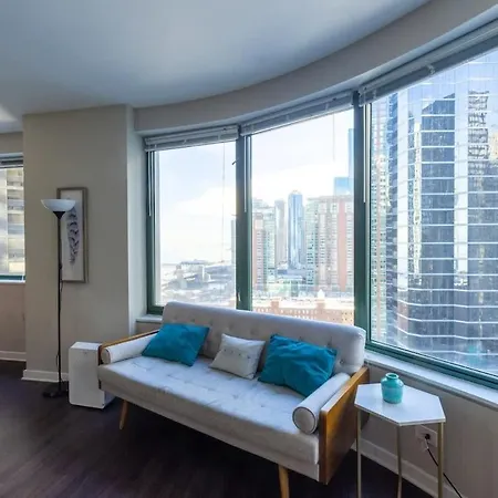 2B 2Ba Exquisite Apartment With Views, Indoor Pool & Gym By Envitae